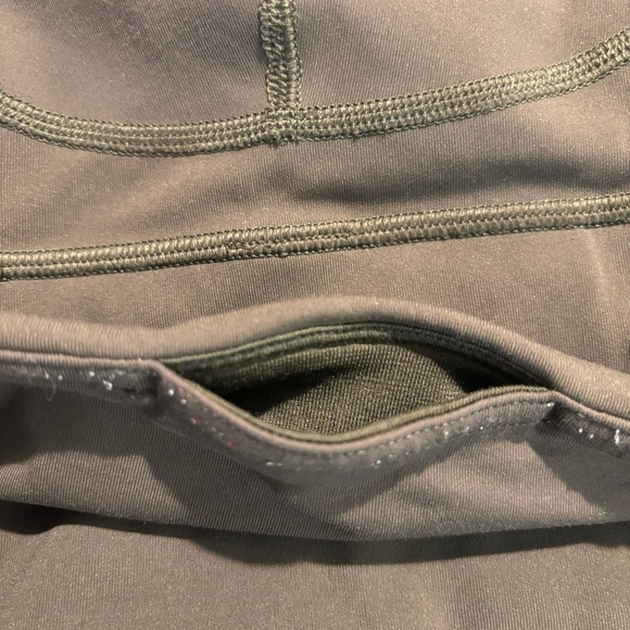 LULULEMON Sz 6 All the Right PlacesLeggings Side and Card Key Pocket Olive Green - Picture 12 of 13